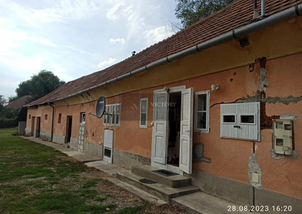 Suchý 2 izbový gazdovský dom v Gönci s ústredným kúrením