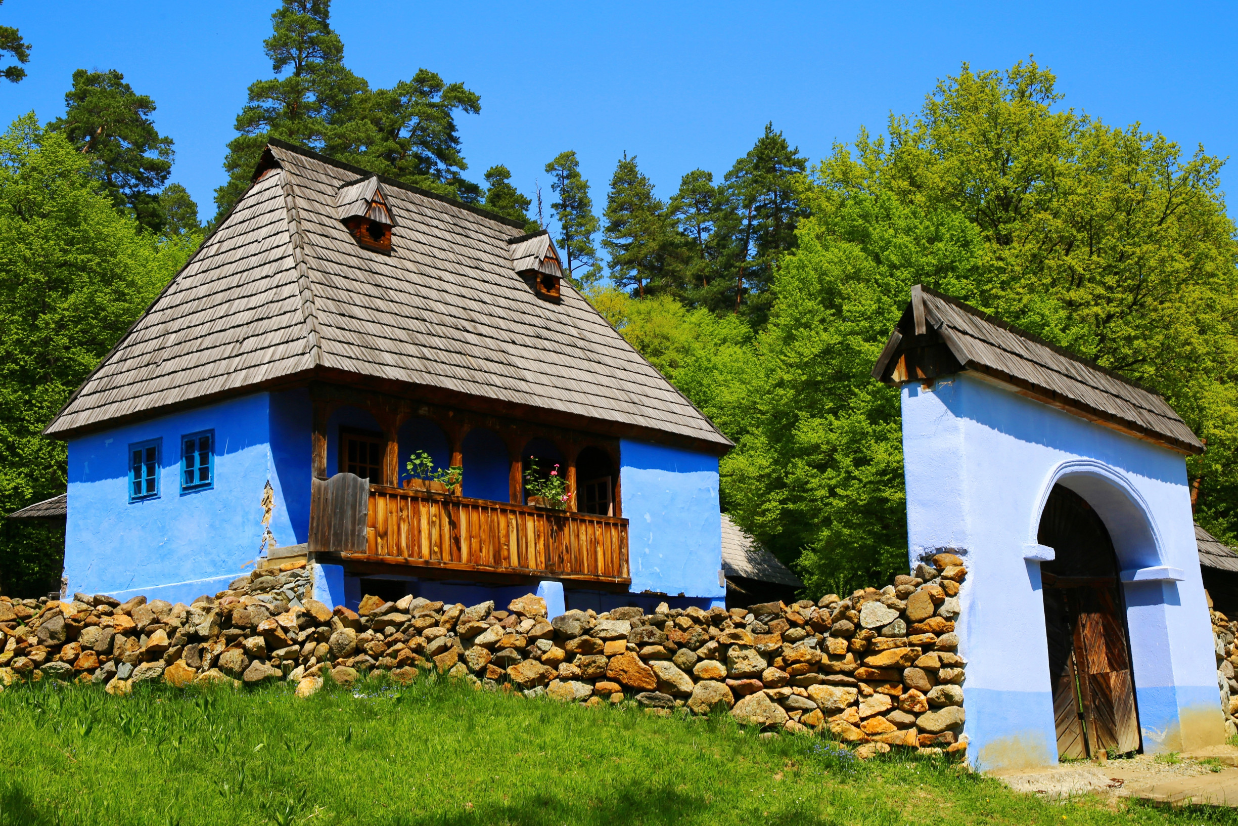 Našli ste si nehnuteľnosť, ale neviete ako to v Maďarsku pri kúpe funguje? Vybavíme to za Vás!