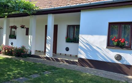 Vidiecky dom s výnimočnou záhradou v obci Méra