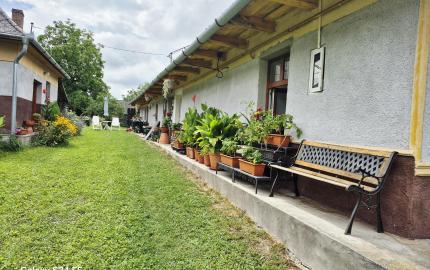 Gazdovský dom s výhľadom na hrad Füzér – 3400 m2 pozemok v objatí prírody