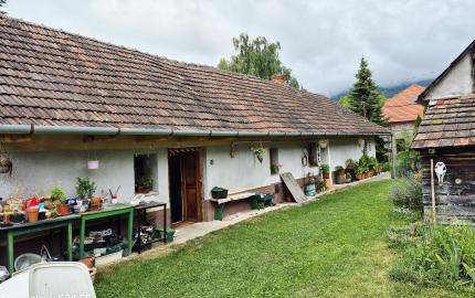 Gazdovský dom s výhľadom na hrad Füzér – 3400 m2 pozemok v objatí prírody