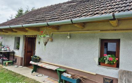 Gazdovský dom s výhľadom na hrad Füzér – 3400 m2 pozemok v objatí prírody