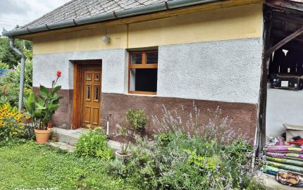 Gazdovský dom s výhľadom na hrad Füzér – 3400 m2 pozemok v objatí prírody