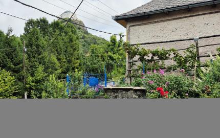 Gazdovský dom s výhľadom na hrad Füzér – 3400 m2 pozemok v objatí prírody