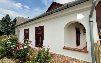 ZREKONŠTRUOVANÝ, GAZDOVSKÝ DOM S GÁNKOM v Méra, Maďarsko