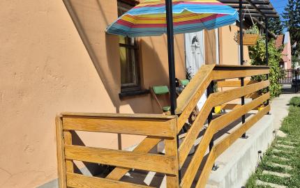 DOM S OBYTNOU ČASŤOU + PRIESTOR NA DROBNÉ PODNIKANIE V MÉRA