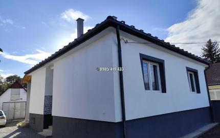 Výborný zrekonštruovaný dom s garážou v Encs