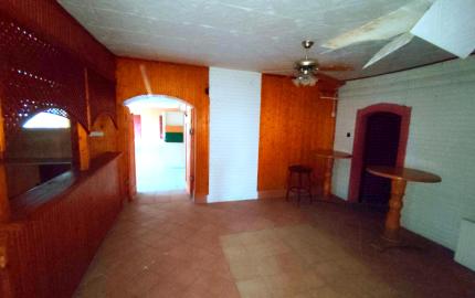 Polyfunkčná budova 3km od hranice v Hollóháza