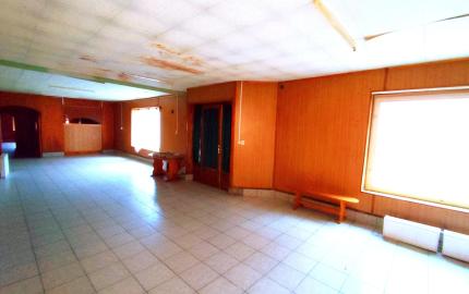 Polyfunkčná budova 3km od hranice v Hollóháza