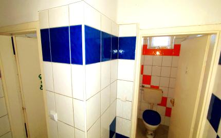 Polyfunkčná budova 3km od hranice v Hollóháza