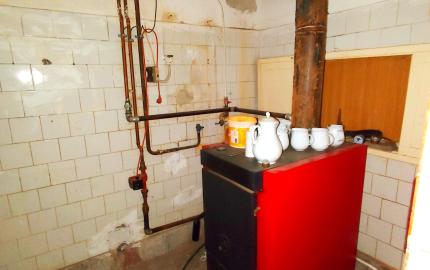 Polyfunkčná budova 3km od hranice v Hollóháza