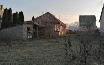 Lacný dom s veľkým, rovným pozemkom vo Vilmány