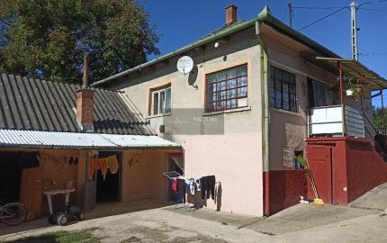 CHALUPA/DOM S VEĽKÝM POZEMKOM – SZALASZEND (IBA 40 MIN. OD KOŠÍC)