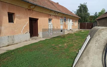 Suchý 2 izbový gazdovský dom v Gönci s ústredným kúrením