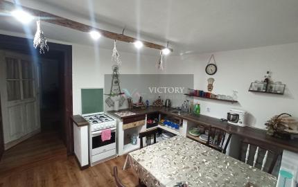 Suchý 2 izbový gazdovský dom v Gönci s ústredným kúrením