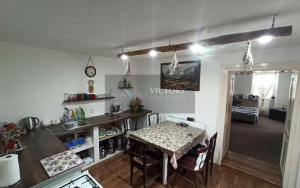 Suchý 2 izbový gazdovský dom v Gönci s ústredným kúrením