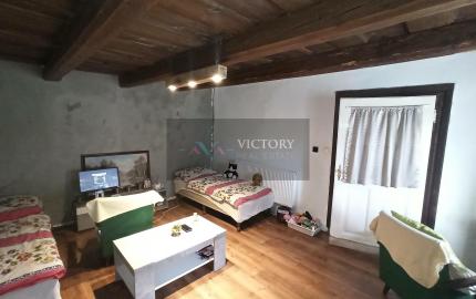 Suchý 2 izbový gazdovský dom v Gönci s ústredným kúrením