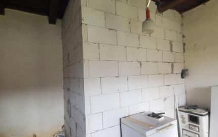 Menší domček v Tornyosnémeti, 1km za hranicou