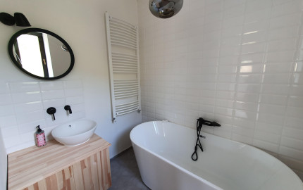 REZERVOVANÝ- EXKLUZÍVNE LEN PRE NÁROČNÝCH HOLLÓHÁZA