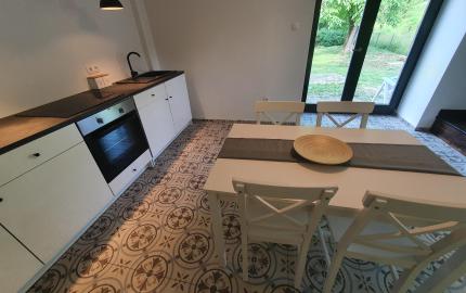 REZERVOVANÝ- EXKLUZÍVNE LEN PRE NÁROČNÝCH HOLLÓHÁZA