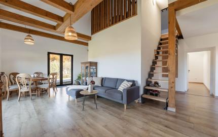 Dom pod lesom s panorámou, 2700 m2 pozemok