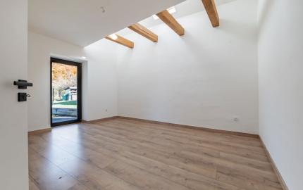 Dom pod lesom s panorámou, 2700 m2 pozemok