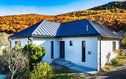 Dom pod lesom s panorámou, 2700 m2 pozemok