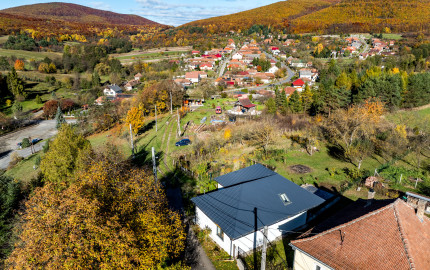 Dom pod lesom s panorámou, 2700 m2 pozemok