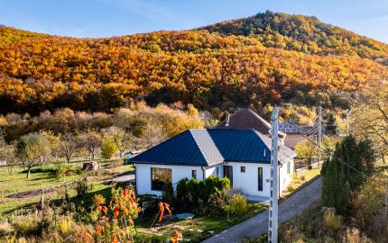 Dom pod lesom s panorámou, 2700 m2 pozemok