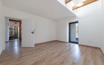 Dom pod lesom s panorámou, 2700 m2 pozemok