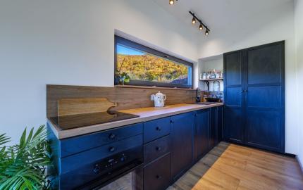 Dom pod lesom s panorámou, 2700 m2 pozemok