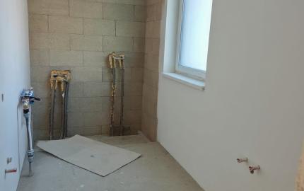 NOVOSTAVBA 4-IZBOVÉHO RD 2 km od SR HRANICE TORNYOSNÉMETI (HU)