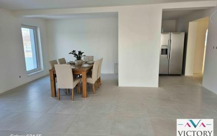 NOVOSTAVBA 4-IZBOVÉHO RD 2 km od SR HRANICE TORNYOSNÉMETI (HU)