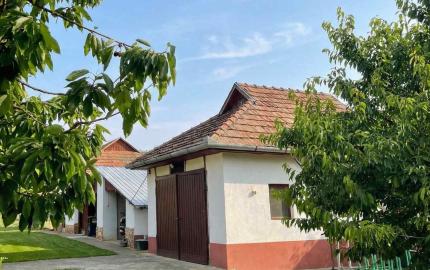 ZREKONŠTRUOVANÝ, GAZDOVSKÝ DOM S GÁNKOM v Méra, Maďarsko