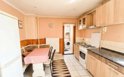 DOM S OBYTNOU ČASŤOU + PRIESTOR NA DROBNÉ PODNIKANIE V MÉRA