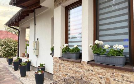 ELEGANTNÉ & NADČASOVÉ - DVOJGENERAČNÝ DOM LEN 25 KM OD KOŠÍC –SÚKROMIE A KOMFORT BEZ KOMPROMISOV