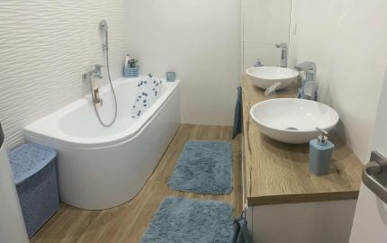 ELEGANTNÉ & NADČASOVÉ - DVOJGENERAČNÝ DOM LEN 25 KM OD KOŠÍC –SÚKROMIE A KOMFORT BEZ KOMPROMISOV