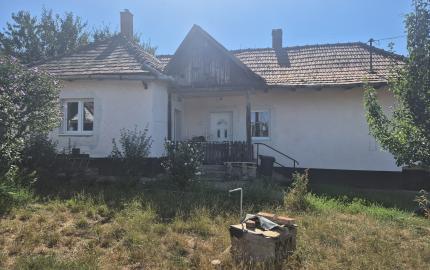 🌿 Malý dom, veľký pokoj. Vaša chalupa kúsok za hranicou.