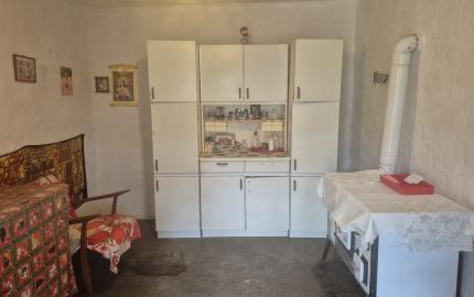 MALÝ KAMENNÝ DOM V HERNÁDCÉCE, MAĎARSKO – VEĽKÝ ROVNÝ POZEMOK 1 454 m²