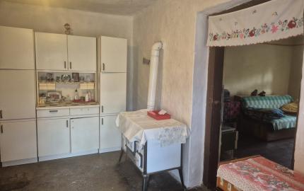 MALÝ KAMENNÝ DOM V HERNÁDCÉCE, MAĎARSKO – VEĽKÝ ROVNÝ POZEMOK 1 454 m²