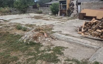 MALÝ KAMENNÝ DOM V HERNÁDCÉCE, MAĎARSKO – VEĽKÝ ROVNÝ POZEMOK 1 454 m²