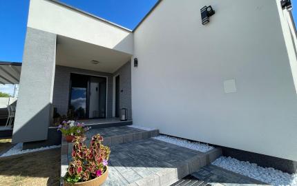 NOVOSTAVBA 2025 V BIDOVCIACH | 4 IZBY | 100 m² | 325 m² POZEMOK