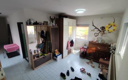 Poschodový RD, 2 kúpeľne, garáž - v objatí prírody HOLLÓHÁZA