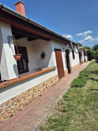 ZREKONŠTRUOVANÝ, GAZDOVSKÝ DOM S GÁNKOM v Méra, Maďarsko