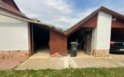 ZREKONŠTRUOVANÝ, GAZDOVSKÝ DOM S GÁNKOM v Méra, Maďarsko