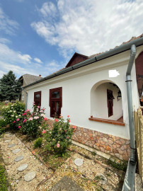 ZREKONŠTRUOVANÝ, GAZDOVSKÝ DOM S GÁNKOM v Méra, Maďarsko