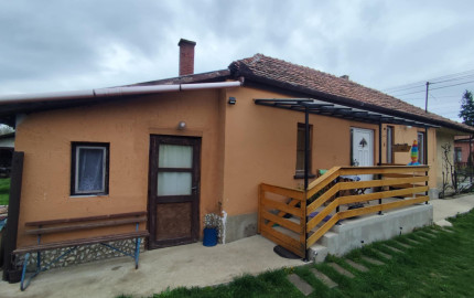 DOM S OBYTNOU ČASŤOU + PRIESTOR NA DROBNÉ PODNIKANIE V MÉRA