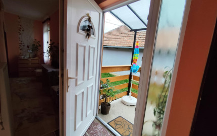 DOM S OBYTNOU ČASŤOU + PRIESTOR NA DROBNÉ PODNIKANIE V MÉRA