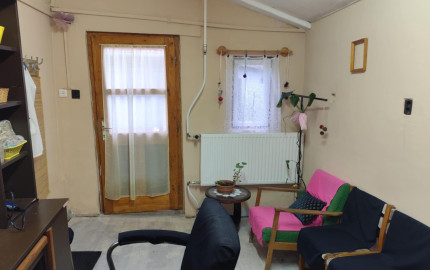 DOM S OBYTNOU ČASŤOU + PRIESTOR NA DROBNÉ PODNIKANIE V MÉRA