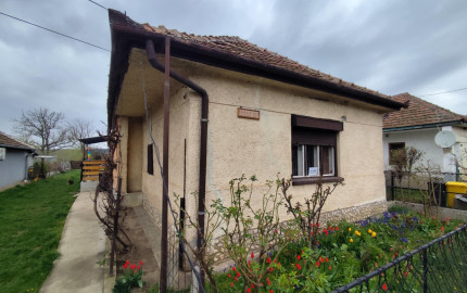 DOM S OBYTNOU ČASŤOU + PRIESTOR NA DROBNÉ PODNIKANIE V MÉRA